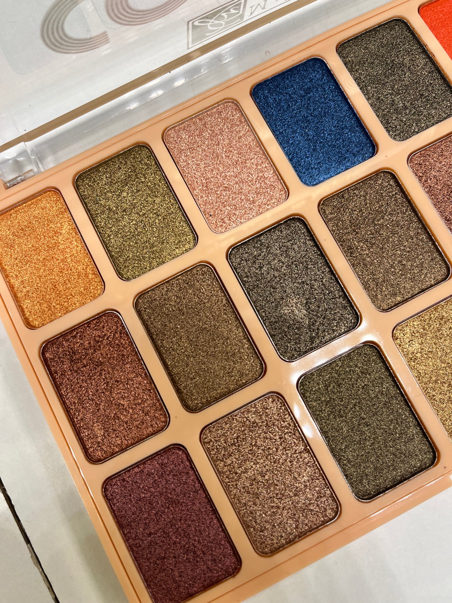 Malibu glitz/ 21 color makeup palette/ combo kit