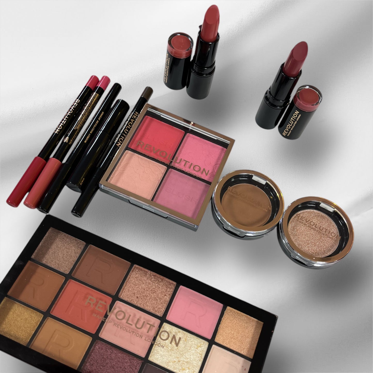 تقويم عيد الميلاد 25 يومًا من Revolution Makeup Revolution London