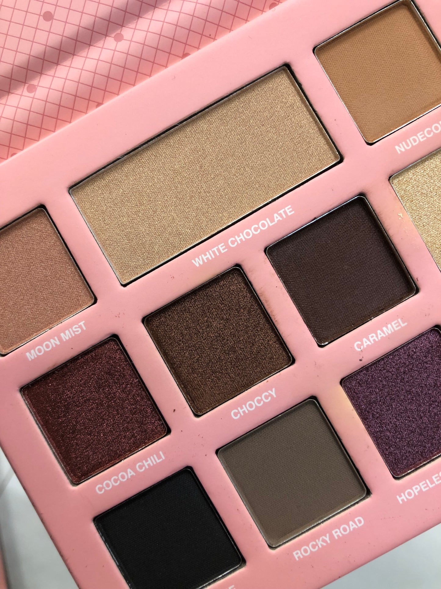 Malibu Glitz Eyeshadow 19 Colors