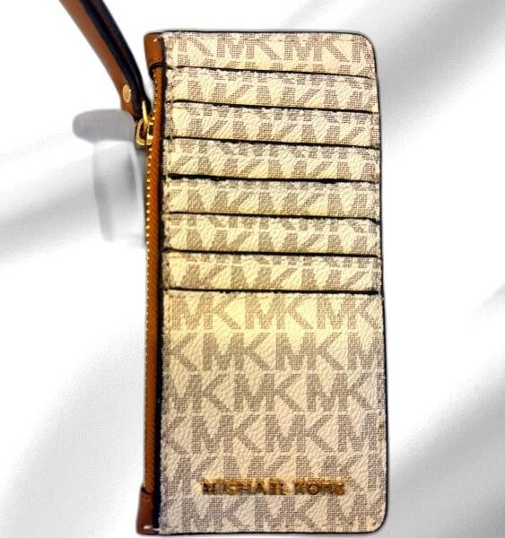 MICHAEL KORS WHITE COLOUR